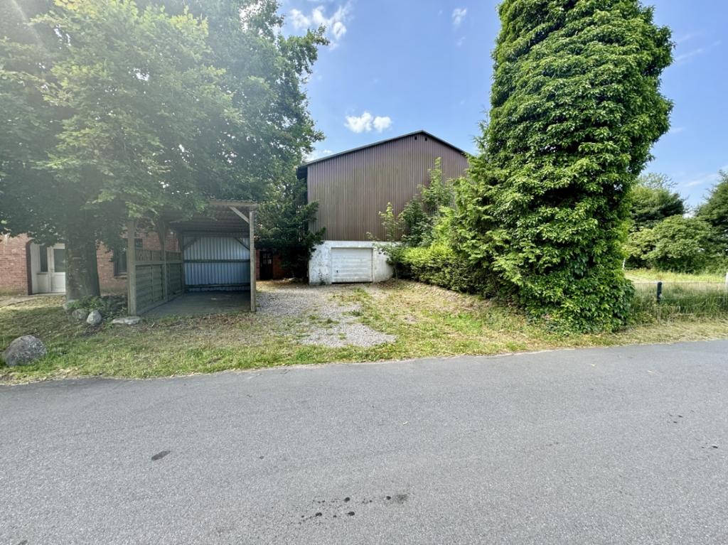 Carport und Garage