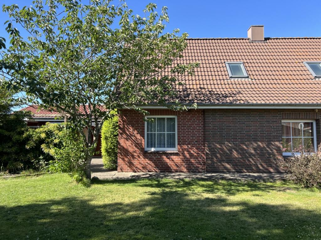Garten mit Terrassenzugang