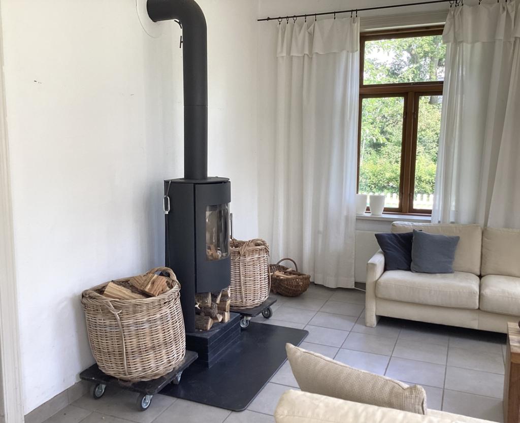Kaminofen im Wohnzimmer 