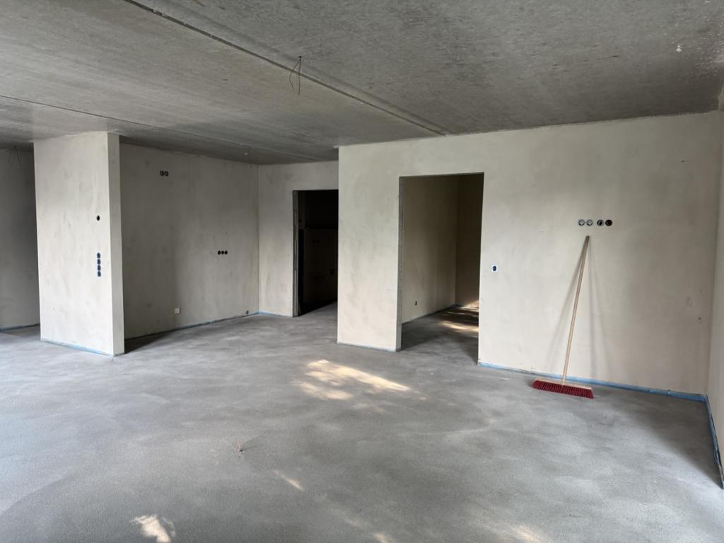 offener Wohnbereich mit Blick zur Wohnküche