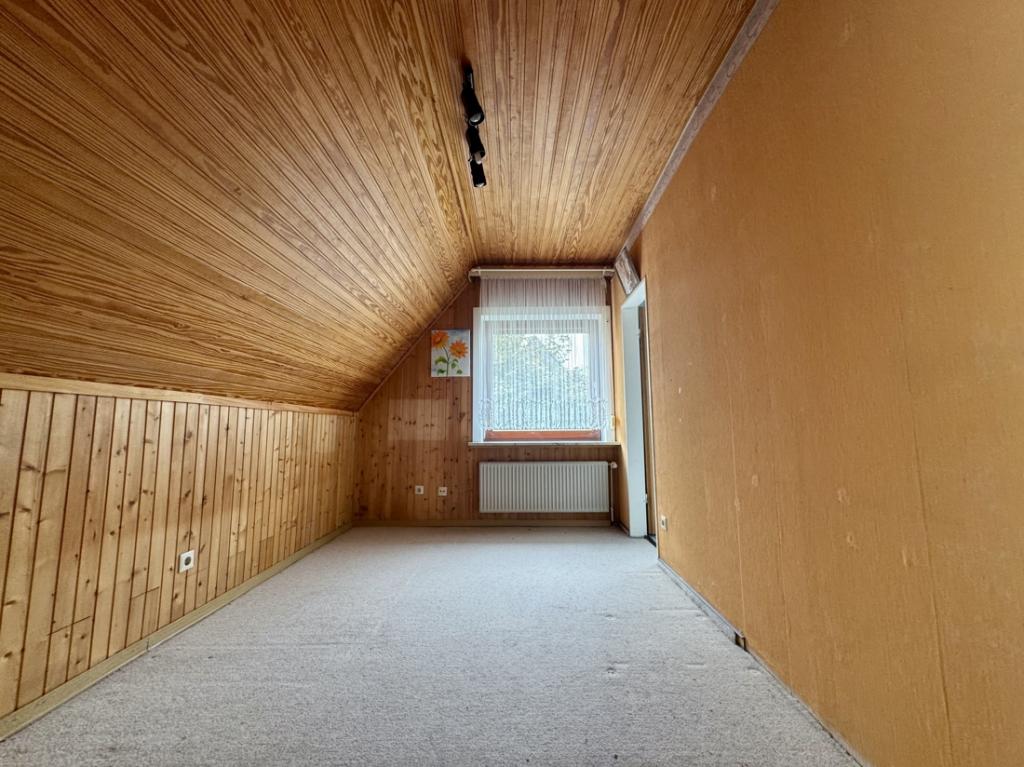 Schlafzimmer OG inkl Ankleidezimmer / Nebenraum