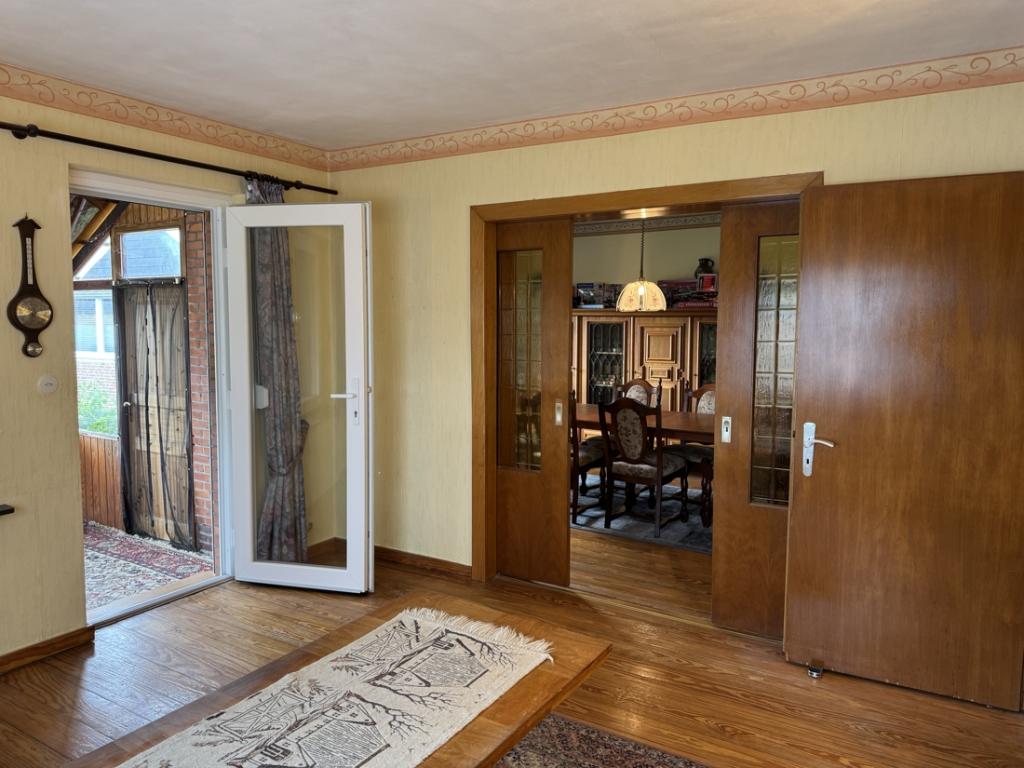 Blick vom Wohnzimmer zum Esszimmer