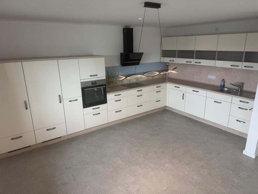 Einziehen & wohlfühlen: Neuwertige Eigentumswohnung mit Balkon in Meldorf zu vermieten! - Photo 3