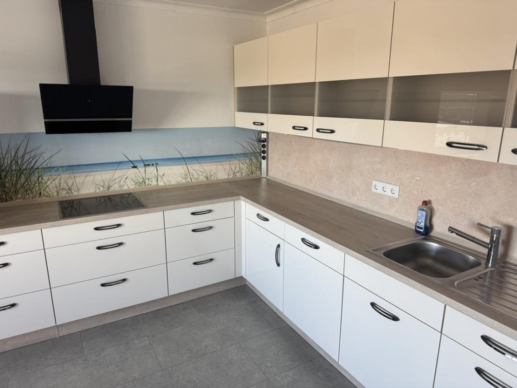 Einziehen & wohlfühlen: Neuwertige Eigentumswohnung mit Balkon in Meldorf zu vermieten! - Photo 2