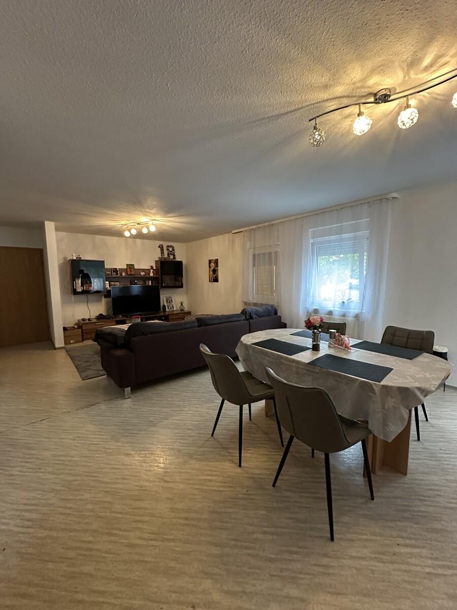 Wohn- u. Essbereich OG