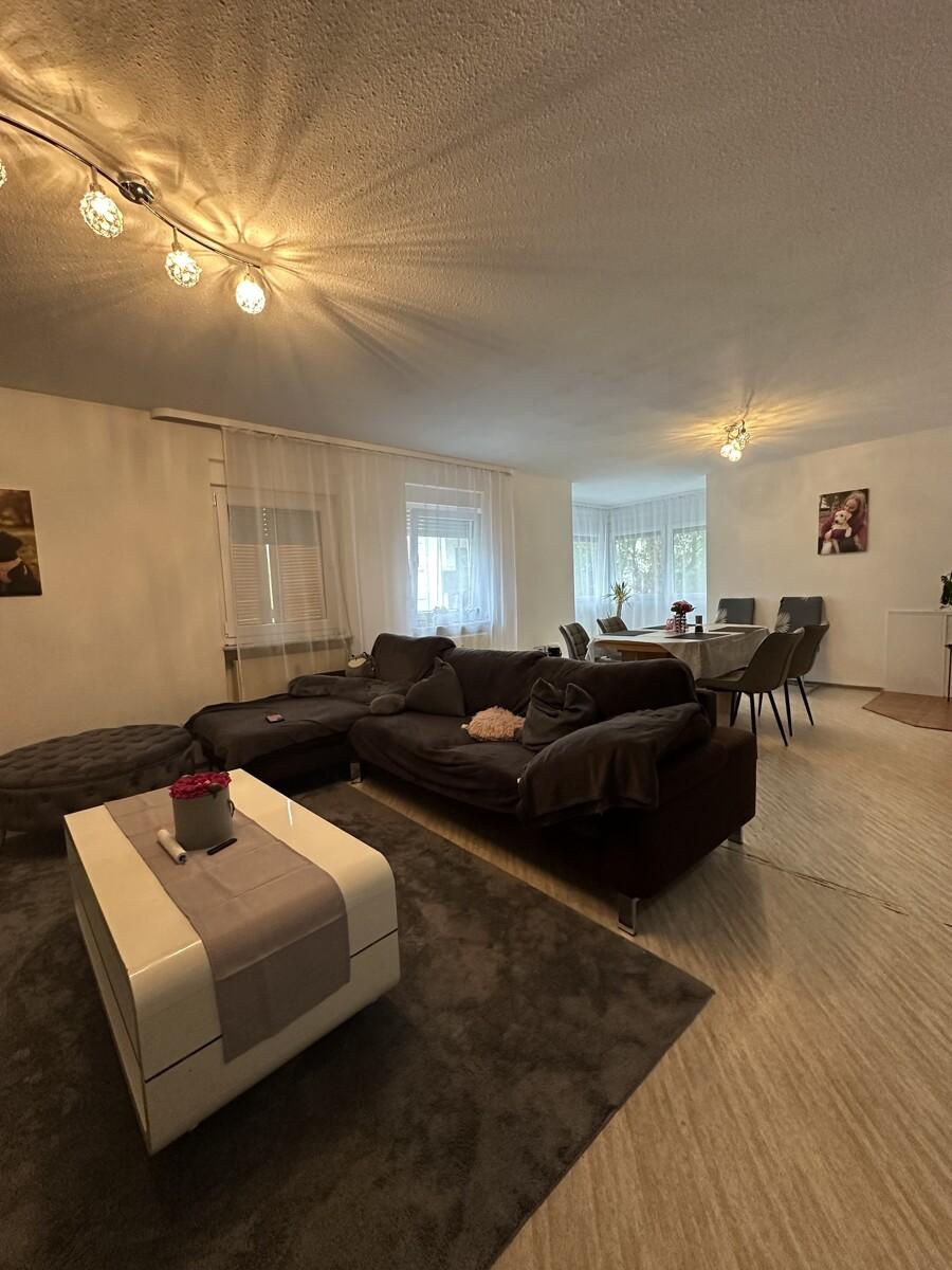 Wohn- u. Essbereich OG