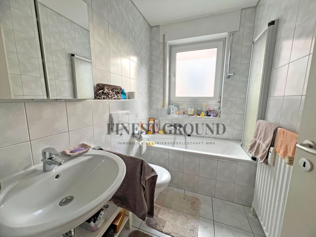 Ihr neues Zuhause wartet: Stilvolle 3-Zimmer im 1. Obergeschoss Inkl. Küche & Garage. - Photo 4