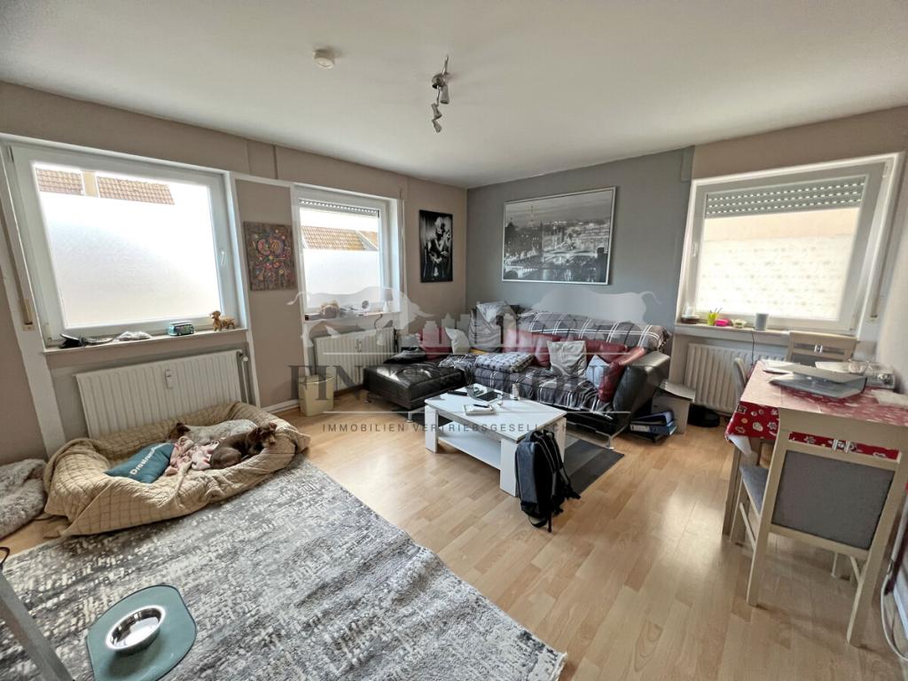 Ihr neues Zuhause wartet: Stilvolle 3-Zimmer im 1. Obergeschoss Inkl. Küche & Garage. - Photo 1