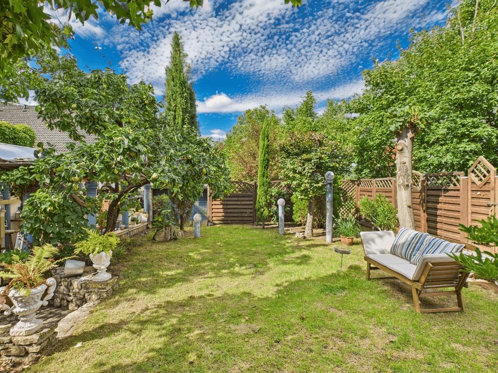 idyllischer Gartenbereich