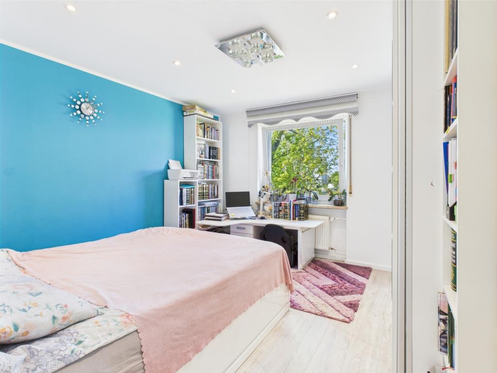 großes Elternschlafzimmer