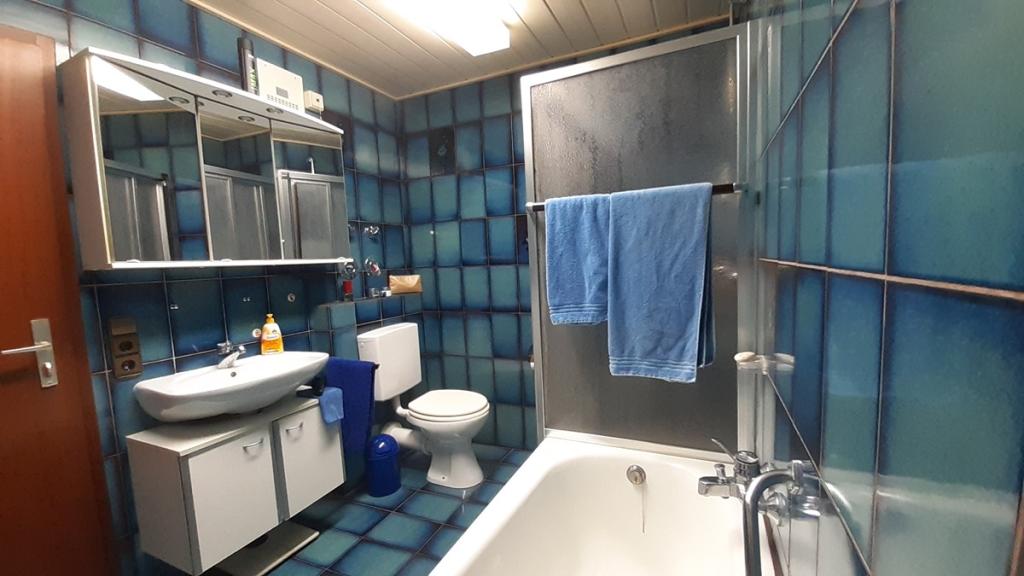 Bad WC (1. Dachgeschoss).jpeg