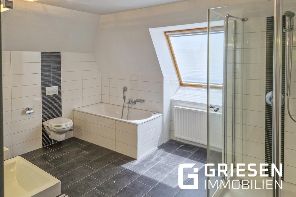 Jetzt einziehen: Großzügige Dachgeschosswohnung im Herzen von Haren - Rütenbrock! - Photo 2
