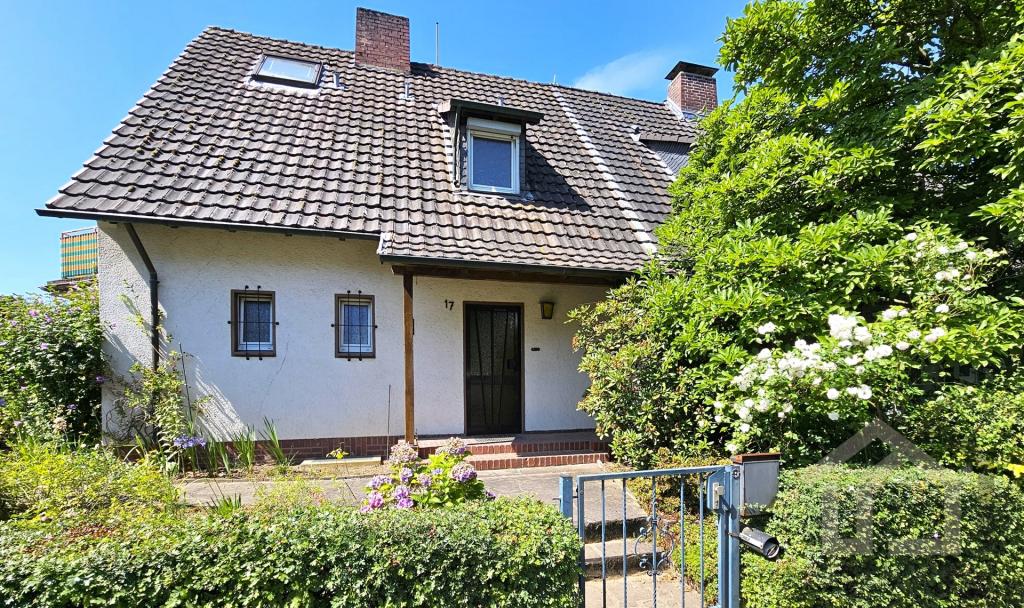 Straßenseitig