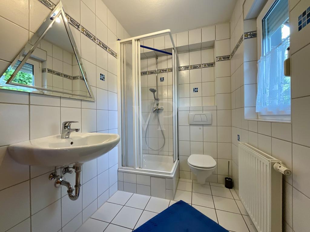 Gäste-WC mit Dusche