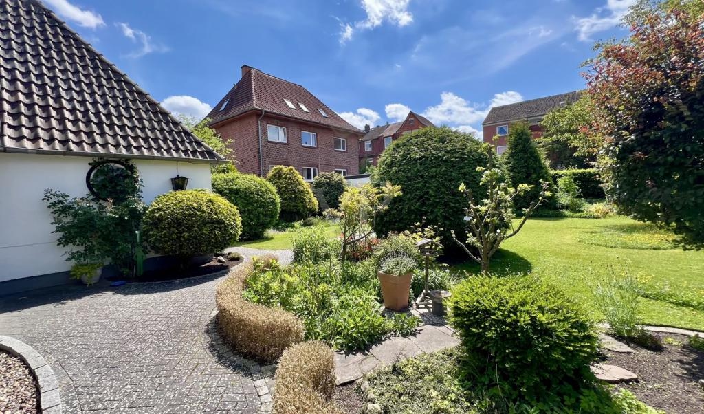 Blick vom Eingang in den Garten