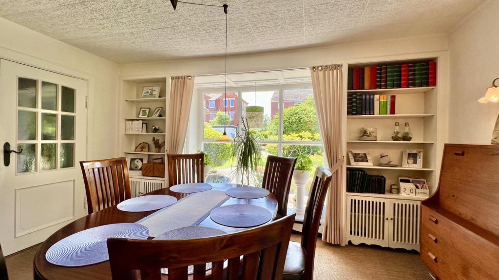 Wohnzimmer mit Blick in den Garten