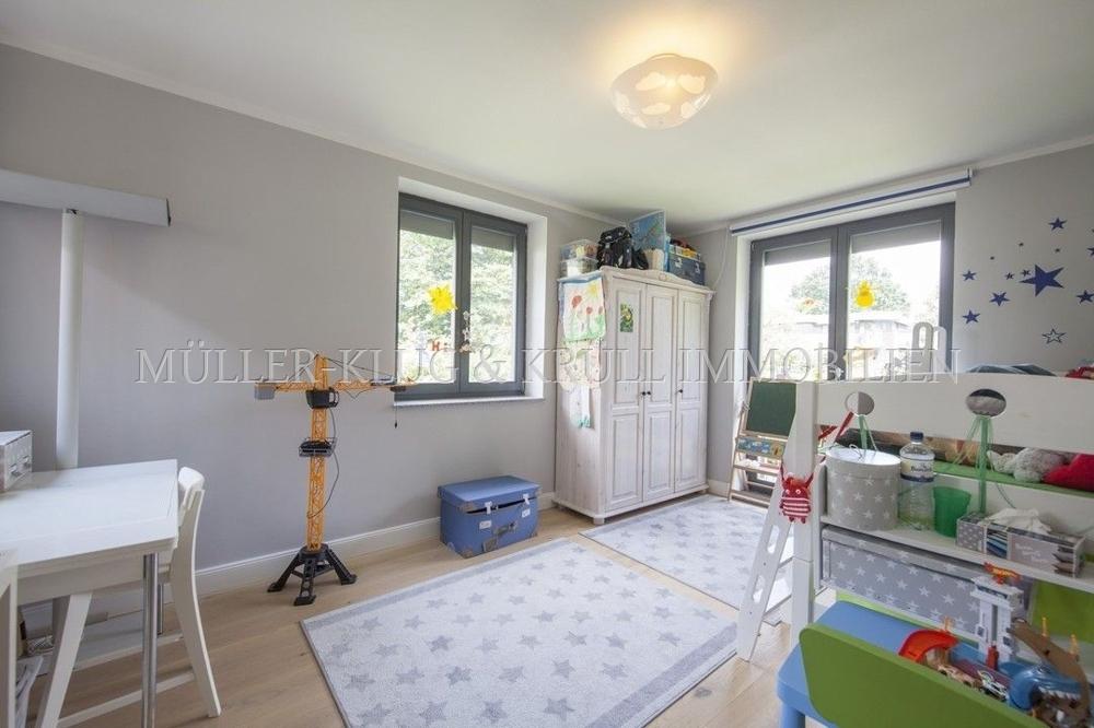modernes zum Garten ausgerichtetes Einfamilienhaus an der Grenze Niendorf/Groß Borstel - Photo 2