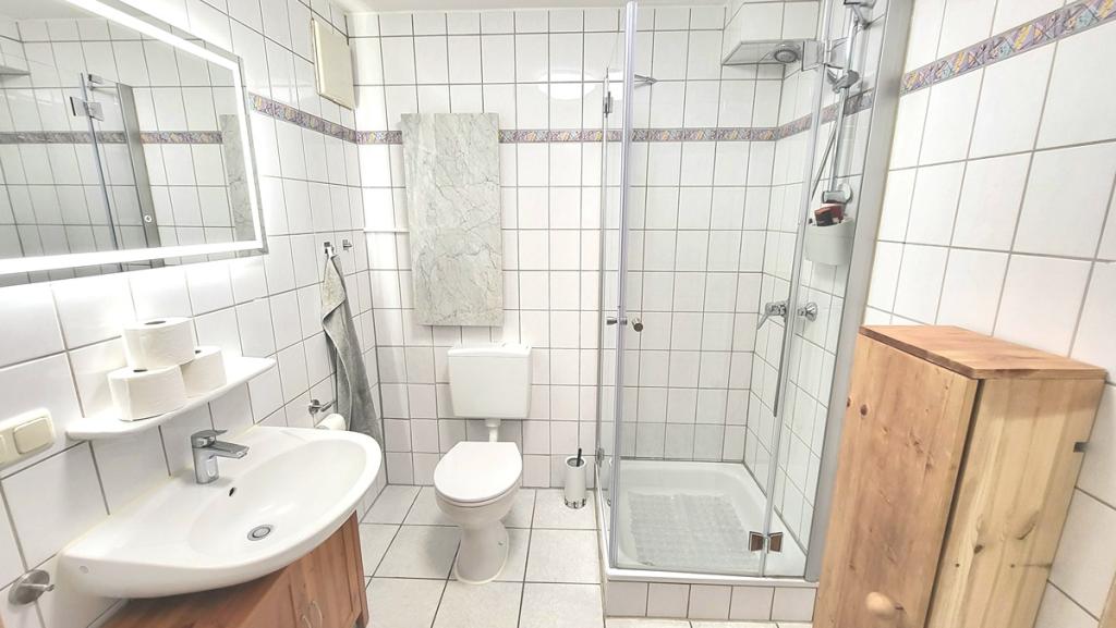 Charmante, renovierte 2-Zimmer-Wohnung mit hochwertiger Einbauküche - Foto 4
