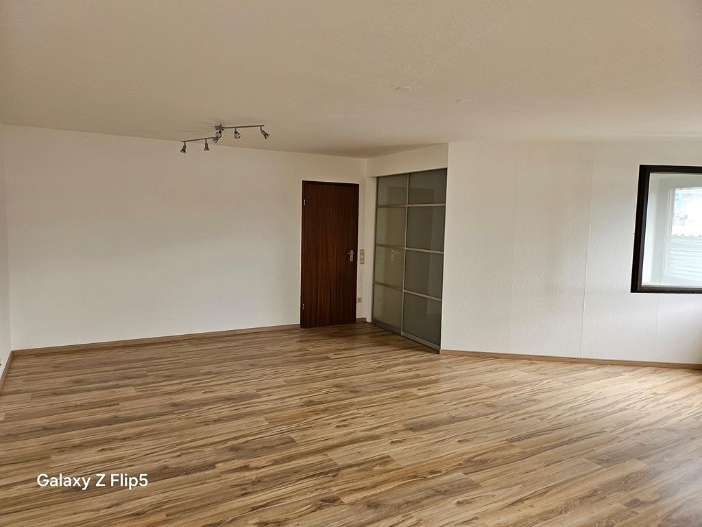 Sehr schöne und gut aufgeteilte renovierte 2,5 Zimmer Wohnung im Zentrum von Leonberg! - Photo 1