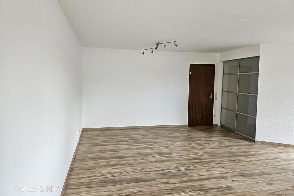 Sehr schöne und gut aufgeteilte renovierte 2,5 Zimmer Wohnung im Zentrum von Leonberg! - Photo 2