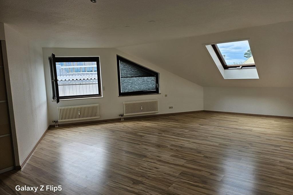 Sehr schöne und gut aufgeteilte renovierte 2,5 Zimmer Wohnung im Zentrum von Leonberg! - Foto 1