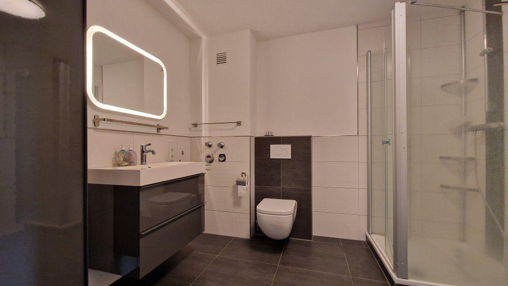 Modernes Badezimmer