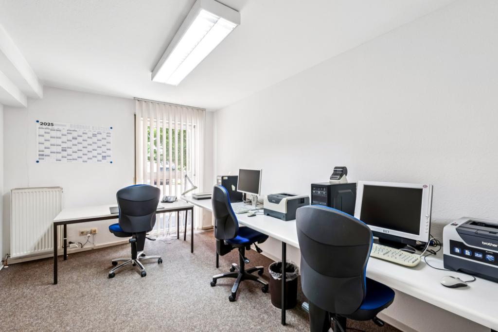 Zimmer Einheit rechts zur Straßenseite