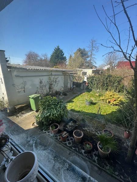 5 Außenbereich mit Garagen Garten (1)