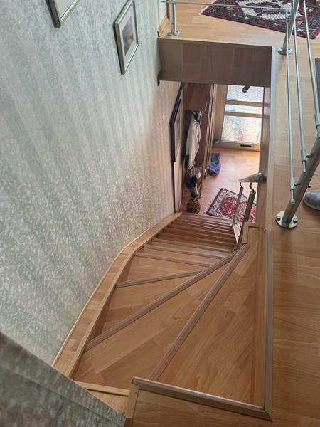 47 Treppe zum DG