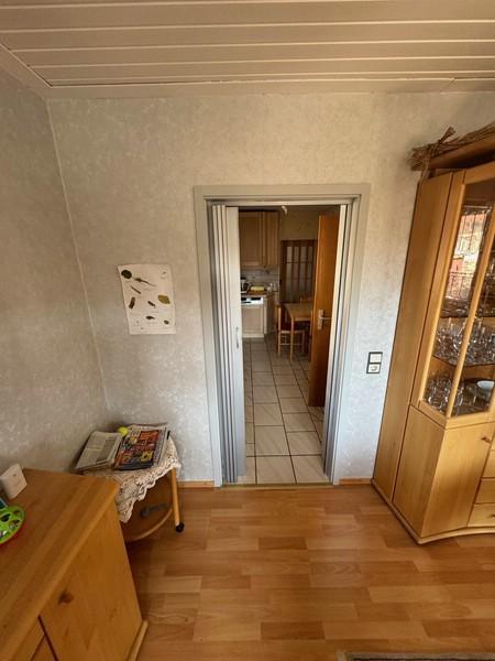 19 Vom Eßbereich zur Küche und Speisekammer