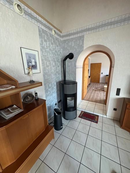 39 Blick ins Wonstudio Kaminofen und Durchgang zum DG Haus 36