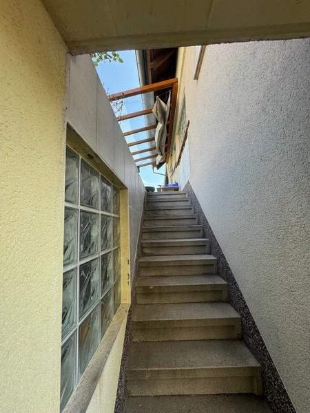 7 Außentreppe hinten
