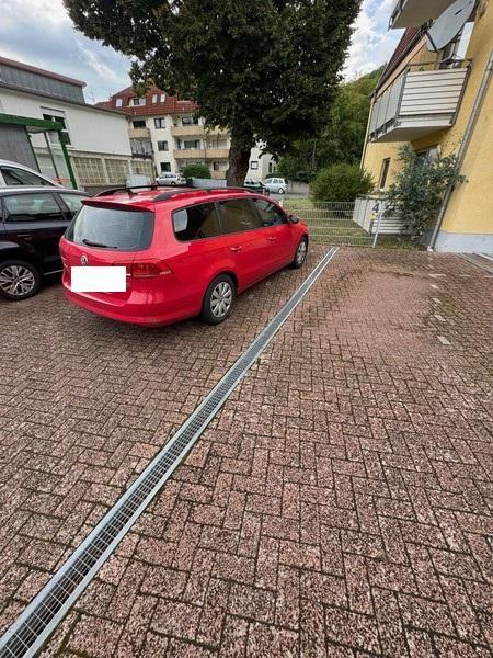 2 Stellplatz vor dem Haus