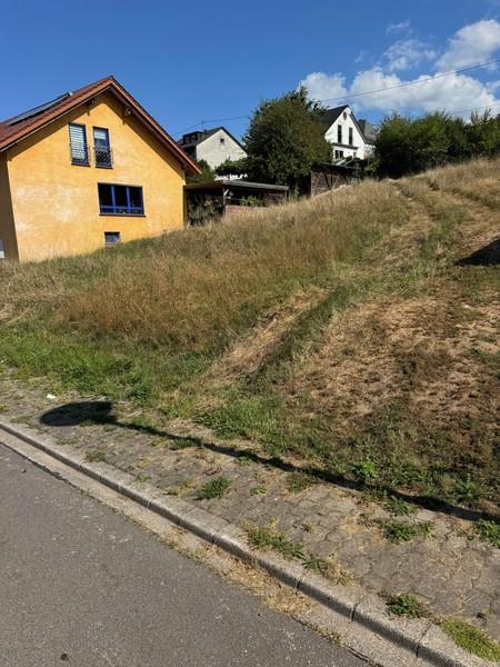 2 Nachbarbebauung 2 VG + Kniestock