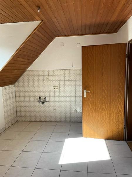 Wittlich-Gladbach >> 4 Zimmer DG-Wohnung (ca. 96 m²) zur grosszügigen Entfaltung << - Foto 2