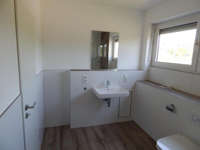 Frisch renovierte 3-Zimmer-Wohnung mit Balkon, Loggia & saniertem Bad im gepflegten Zweifamilienhaus - Foto 4