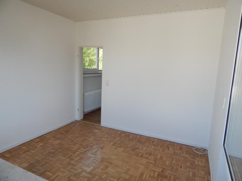 Frisch renovierte 3-Zimmer-Wohnung mit Balkon, Loggia & saniertem Bad im gepflegten Zweifamilienhaus - Foto 2