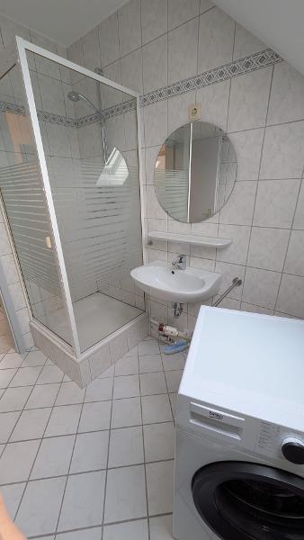 Helle 2,5-Zimmer-Dachgeschosswohnung mit Garage – modernisiert & sofort bezugsfrei - Foto 3