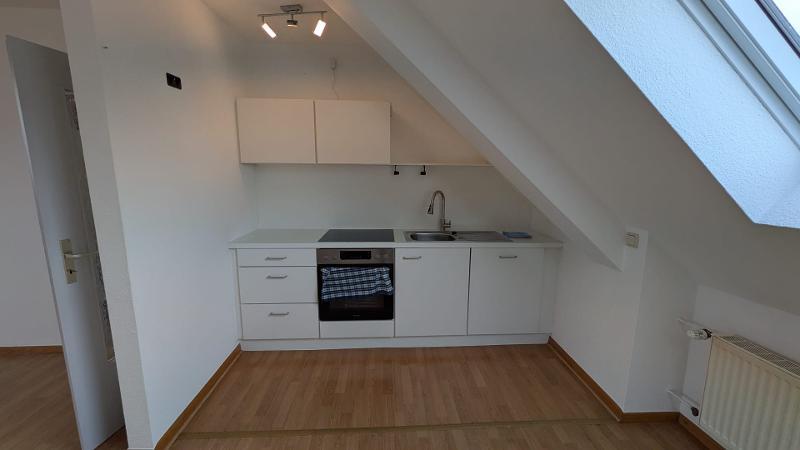 Helle 2,5-Zimmer-Dachgeschosswohnung mit Garage – modernisiert & sofort bezugsfrei - Foto 1