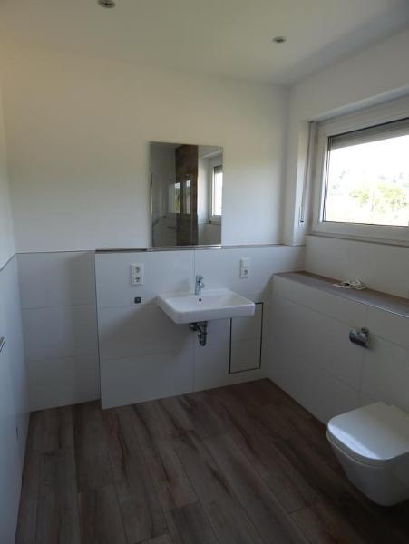 Frisch renovierte 3-Zimmer-Wohnung mit Balkon, Loggia & saniertem Bad im gepflegten Zweifamilienhaus - Foto 2