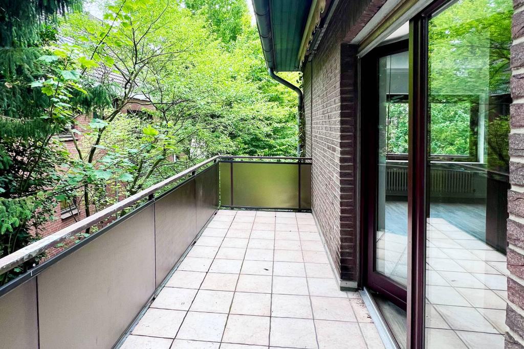 großer, geschützter und grüner West-Balkon