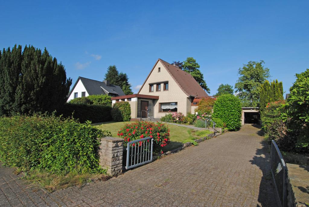 Hausansicht und Auffahrt