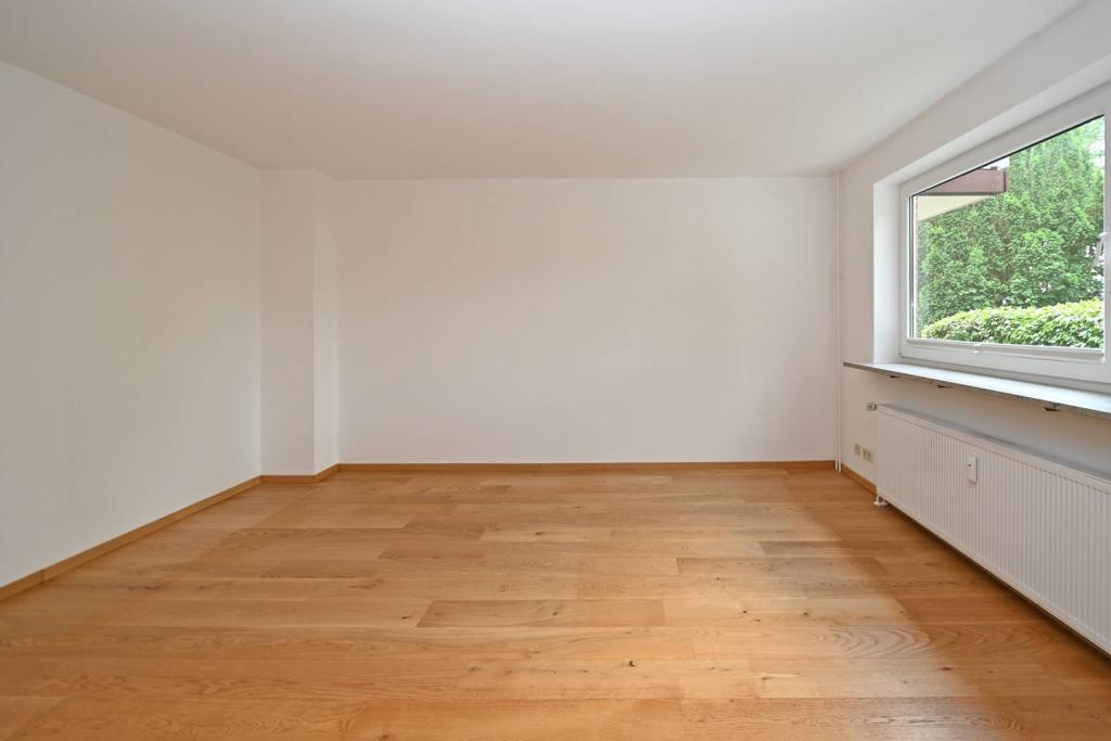 großzügiges Schlafzimmer