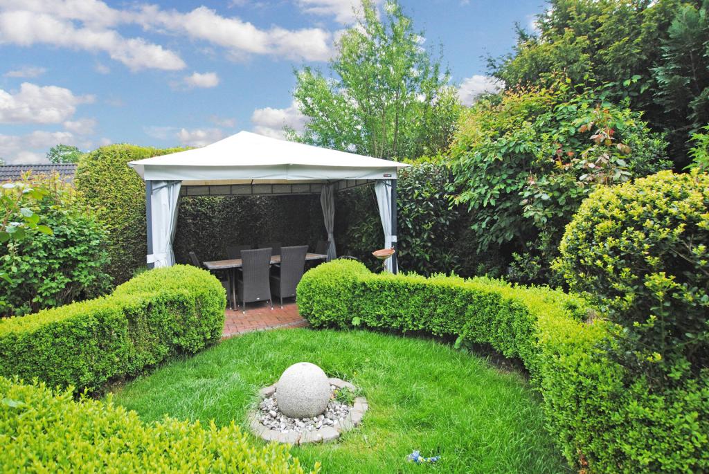 Terrasse mit Pavillion