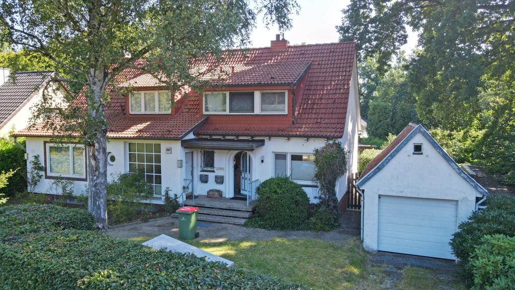andere Perspektive Vorderseite mit der Garage