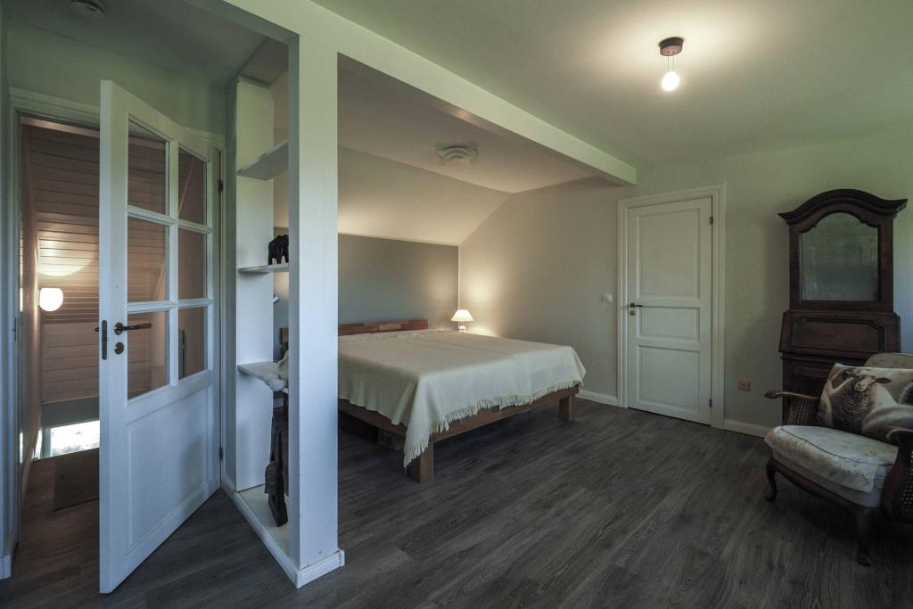 schickes Zimmer unterm Dach