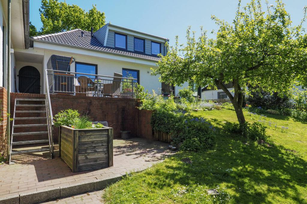 Terrasse unterm Apfelbaum