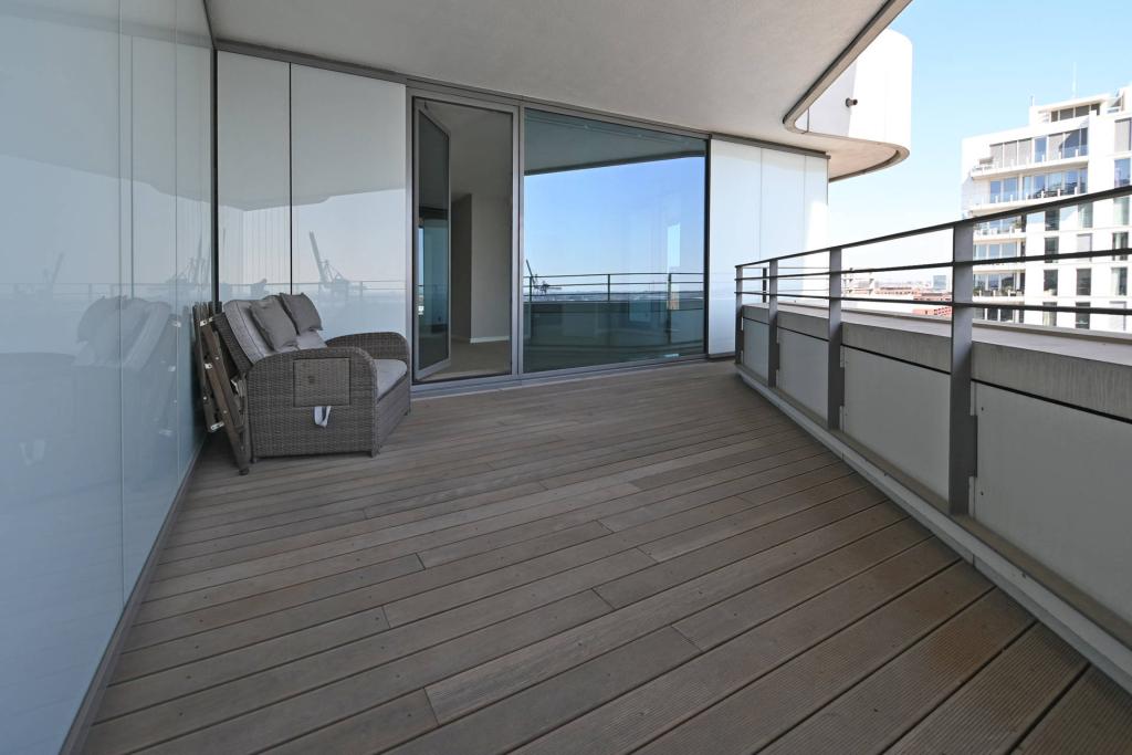 Balkon mit Strandkorb