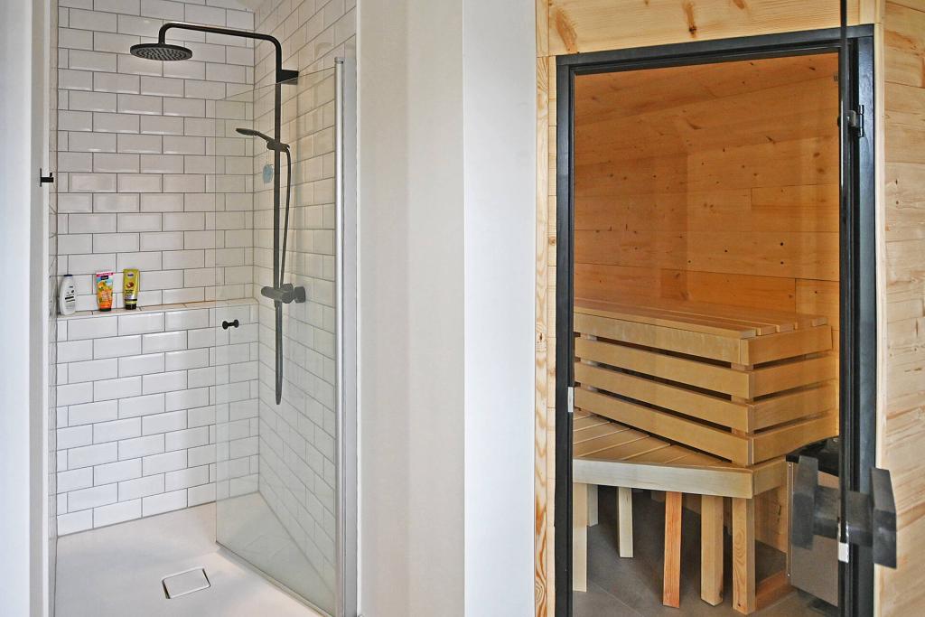 Sauna + Dusche