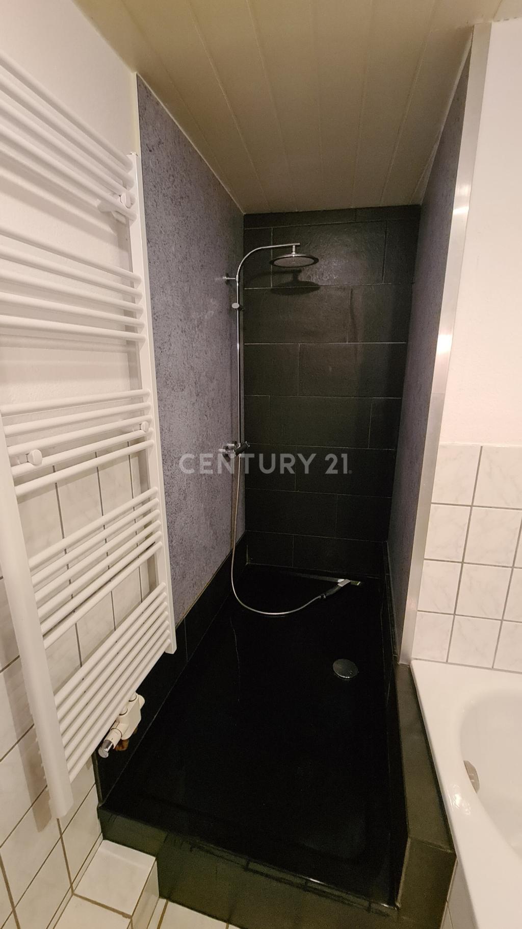 Vollbad EG-Wohnung WG I